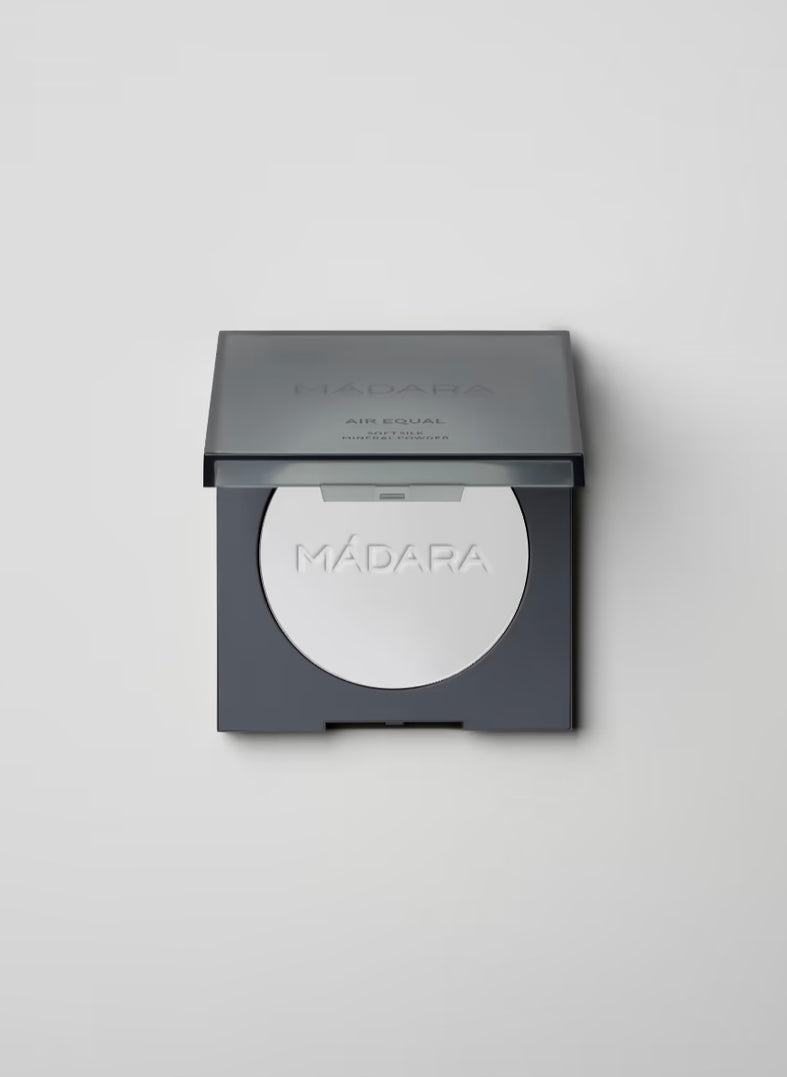 Mádara Air Equal Puder Transparent