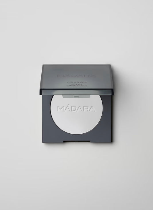 Mádara Air Equal Puder Transparent